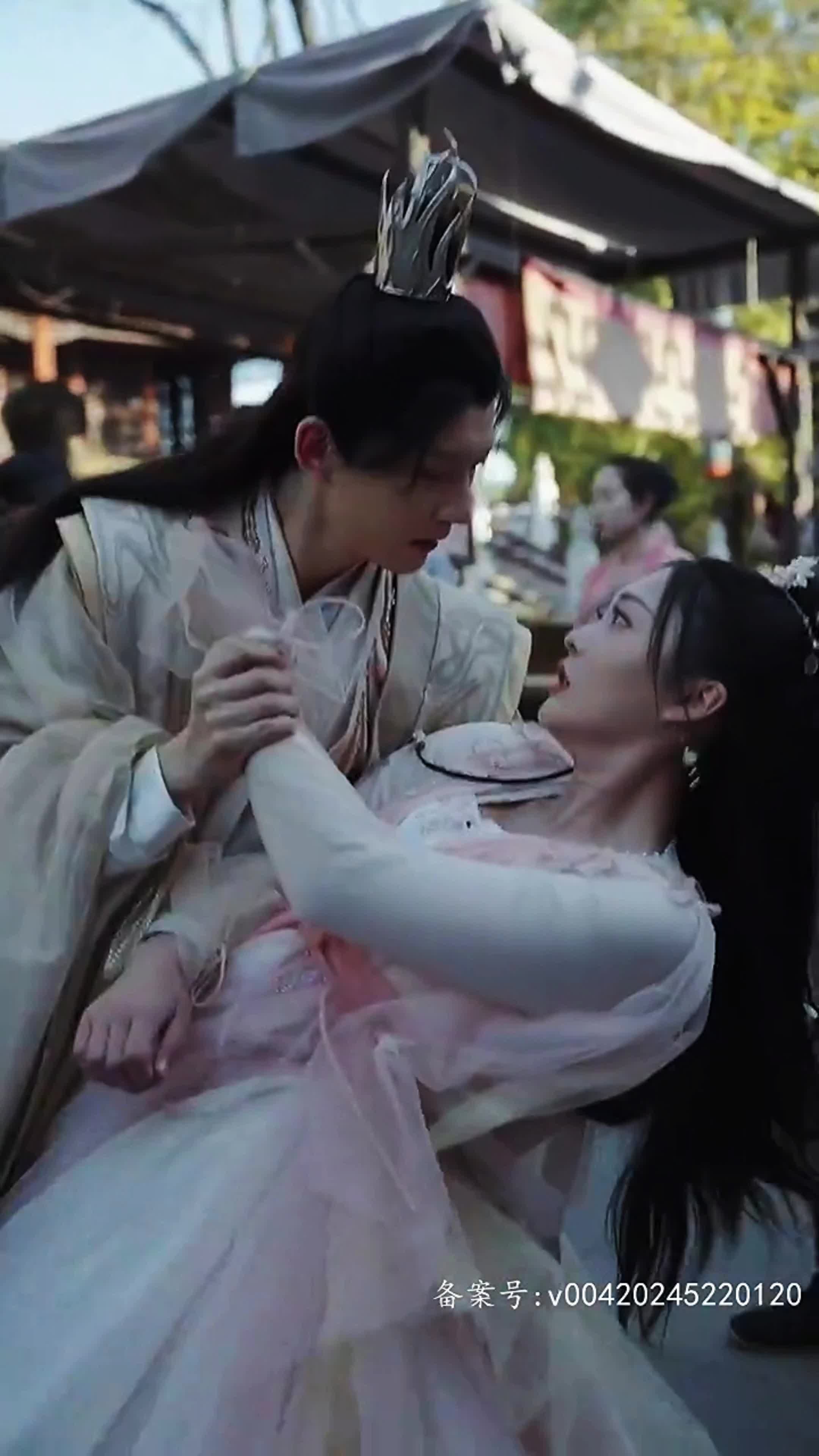 医见钟情,奈何陛下偏要宠我 - 爽文短剧 (2024) 海报