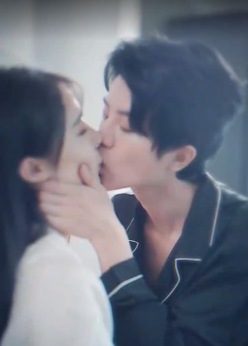 玩过火，京圈太子爷上门要名分 - 女频恋爱 (2024) 海报