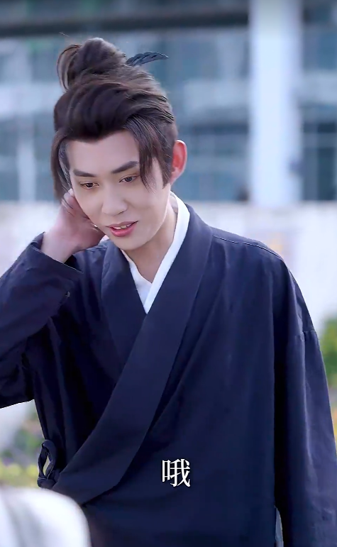 军训求雨我玄学大佬的身份瞒不住了 - 脑洞悬疑 (2024) 海报